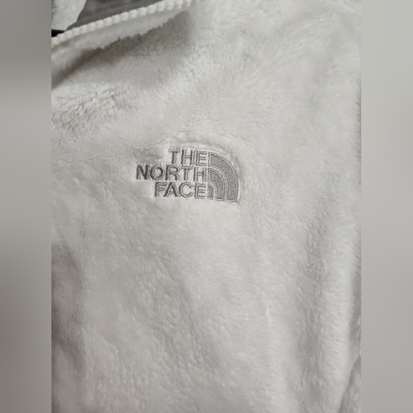 The North Face Women's White Fleece Jacket - Picture 2 of 10
